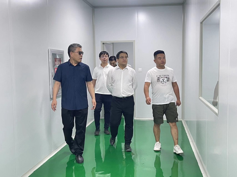 石嘴山市惠農(nóng)區(qū)委副書記、區(qū)長馬仲武 蒞臨寧夏興康恒潤農(nóng)業(yè)科技發(fā)展有限公司指導(dǎo)工作