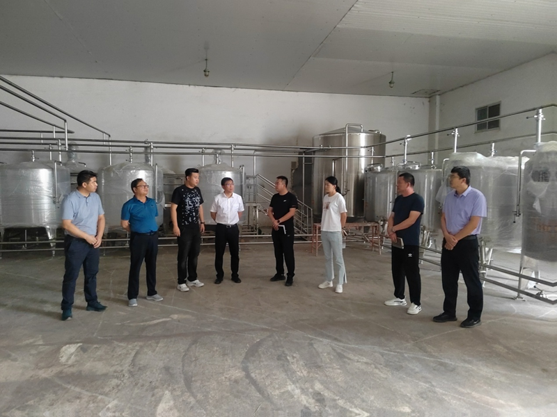 石嘴山市副市長(zhǎng)、惠農(nóng)區(qū)委書記王宇翔蒞臨寧夏興康恒潤(rùn)農(nóng)業(yè)科技發(fā)展有限公司調(diào)研