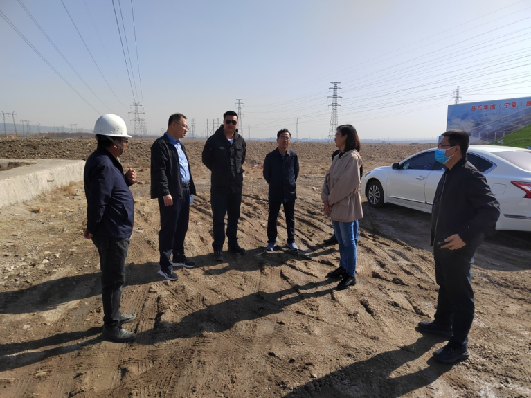 石嘴山市科技局黨組書記、局長周福禎，惠農(nóng)區(qū)委常委、組織部部長杜春紅到興康恒潤調(diào)研