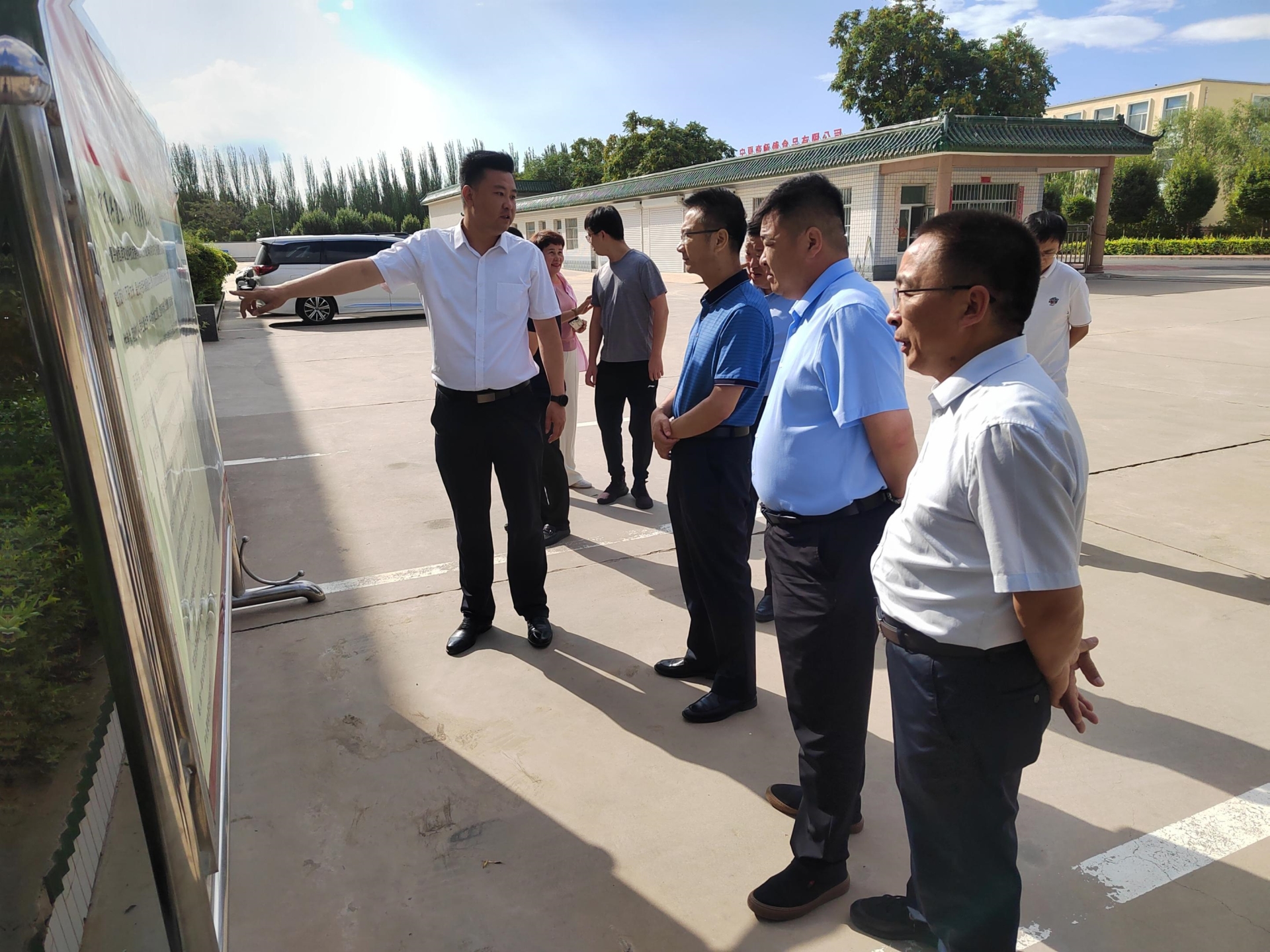 石嘴山市市委常委、政府副市長孫鋒彪蒞臨寧夏興康恒潤農(nóng)業(yè)科技發(fā)展有限公司調(diào)研